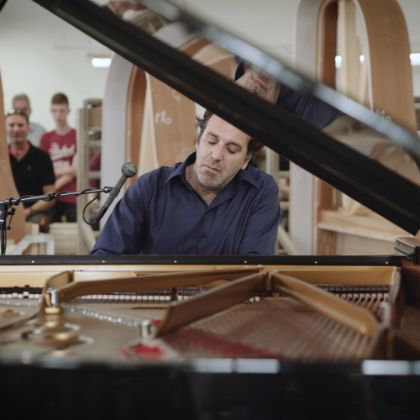 https://www.steinway.com/news/features/chilly-gonzales