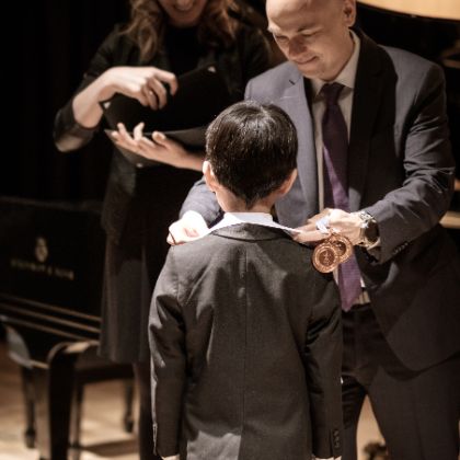 https://www.steinway.com/news/articles/5-ways-piano-competitions-benefit-students-regional